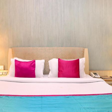 Hotel Rajshree & Spa Chandīgarh Exteriör bild