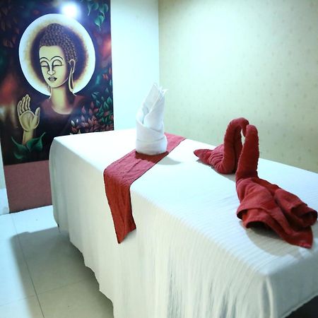 Hotel Rajshree & Spa Chandīgarh Exteriör bild