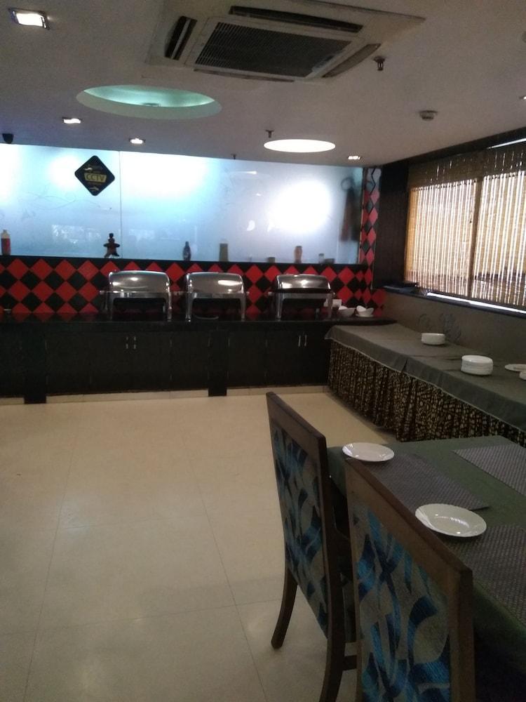 Hotel Rajshree & Spa Chandīgarh Exteriör bild