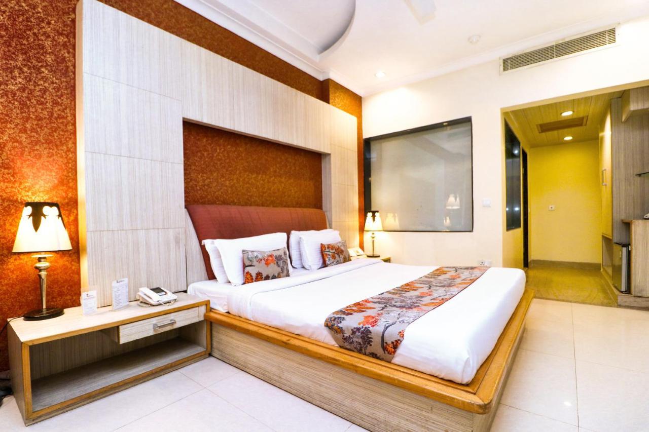 Hotel Rajshree & Spa Chandīgarh Exteriör bild