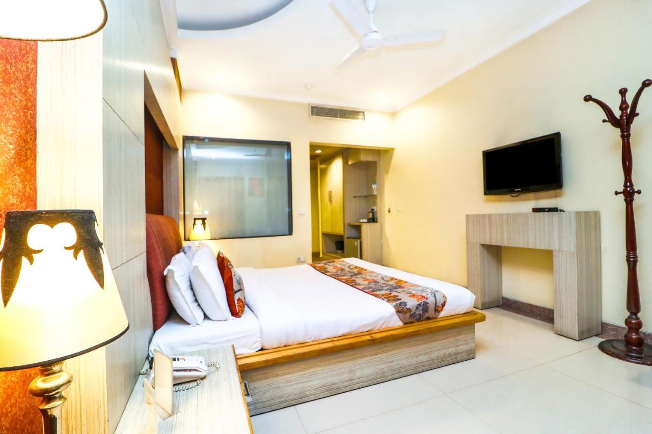 Hotel Rajshree & Spa Chandīgarh Exteriör bild