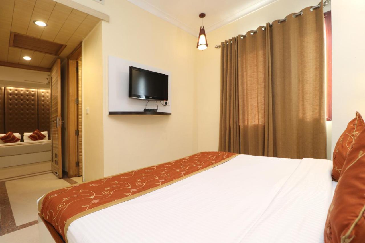 Hotel Rajshree & Spa Chandīgarh Exteriör bild