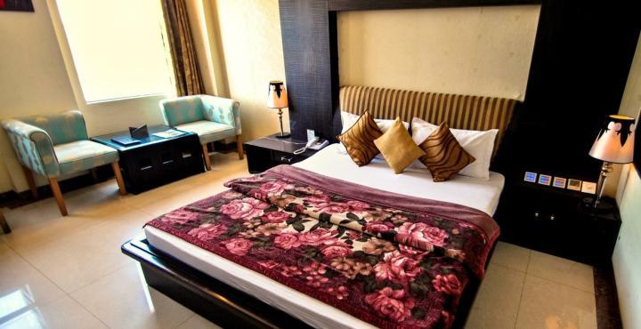 Hotel Rajshree & Spa Chandīgarh Exteriör bild