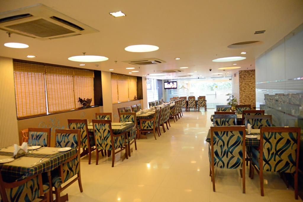 Hotel Rajshree & Spa Chandīgarh Exteriör bild