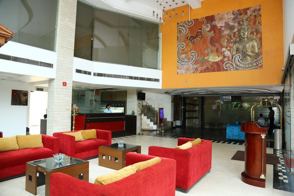 Hotel Rajshree & Spa Chandīgarh Exteriör bild