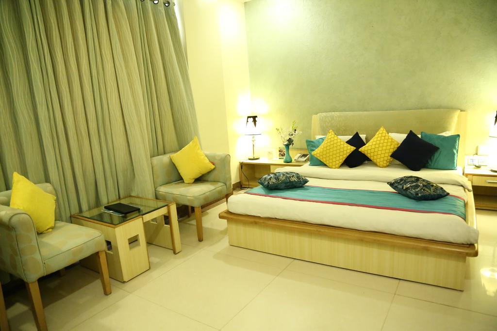 Hotel Rajshree & Spa Chandīgarh Exteriör bild