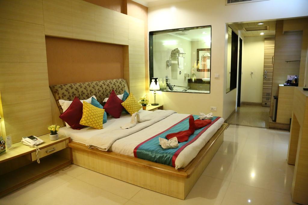 Hotel Rajshree & Spa Chandīgarh Exteriör bild