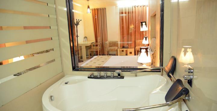 Hotel Rajshree & Spa Chandīgarh Exteriör bild